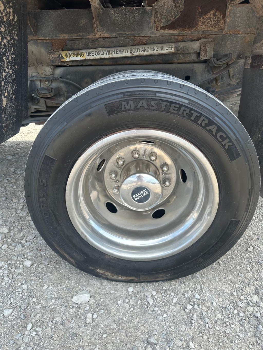 Ford Super Duty F-550 DRW Vehicle Full-screen Gallery Image 12