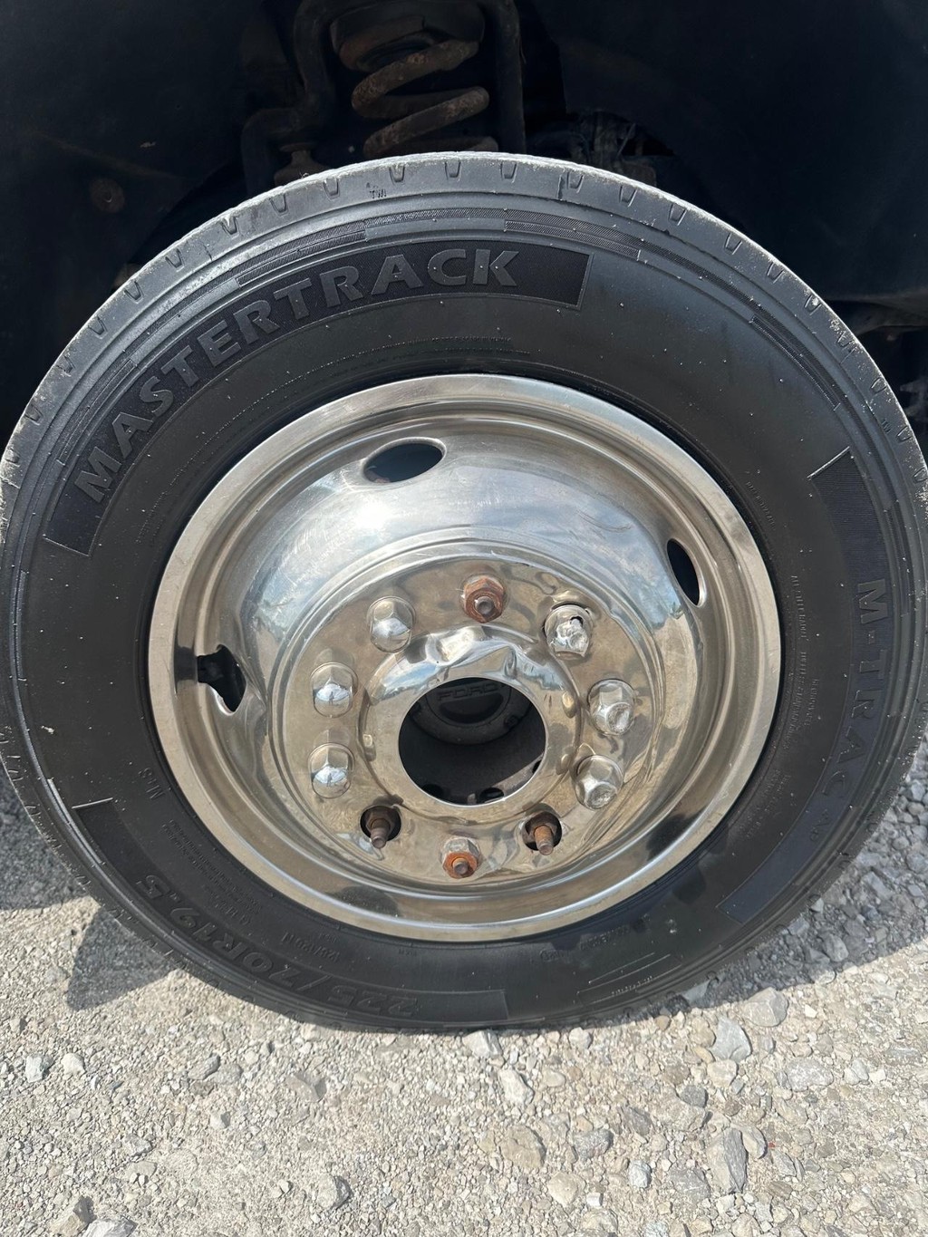 Ford Super Duty F-550 DRW Vehicle Full-screen Gallery Image 15