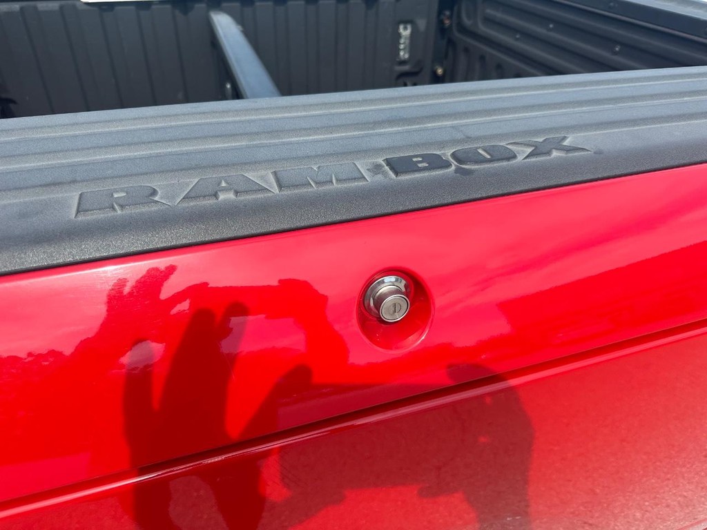 Ram 1500 Vehicle Full-screen Gallery Image 12