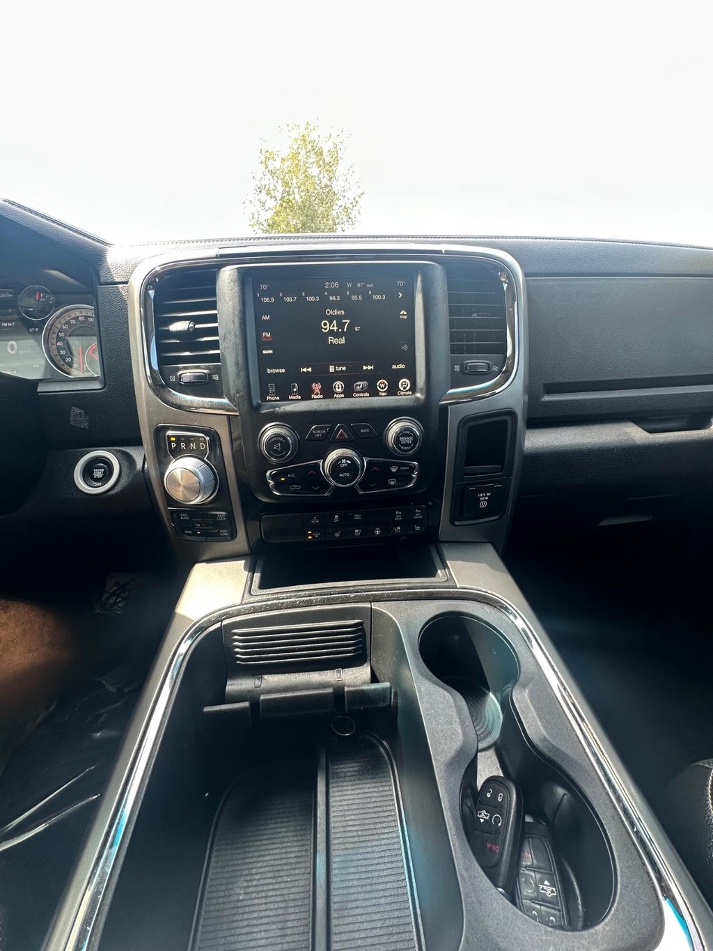 Ram 1500 Vehicle Full-screen Gallery Image 17