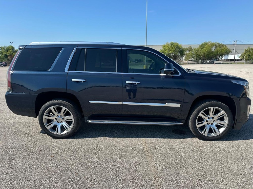 Cadillac Escalade Vehicle Full-screen Gallery Image 02