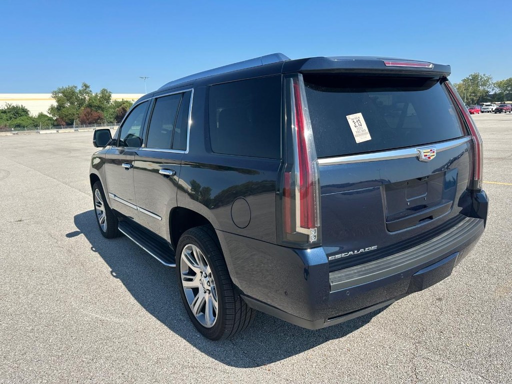 Cadillac Escalade Vehicle Full-screen Gallery Image 03