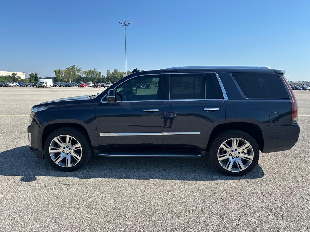 Cadillac Escalade Vehicle Full-screen Gallery Image 08