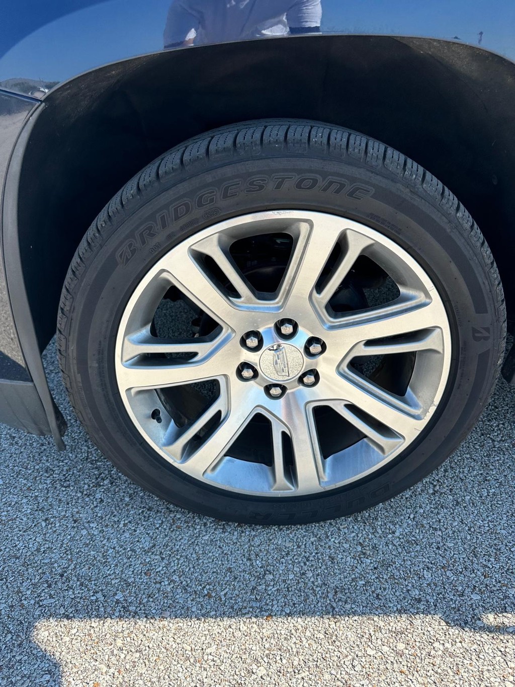 Cadillac Escalade Vehicle Full-screen Gallery Image 11