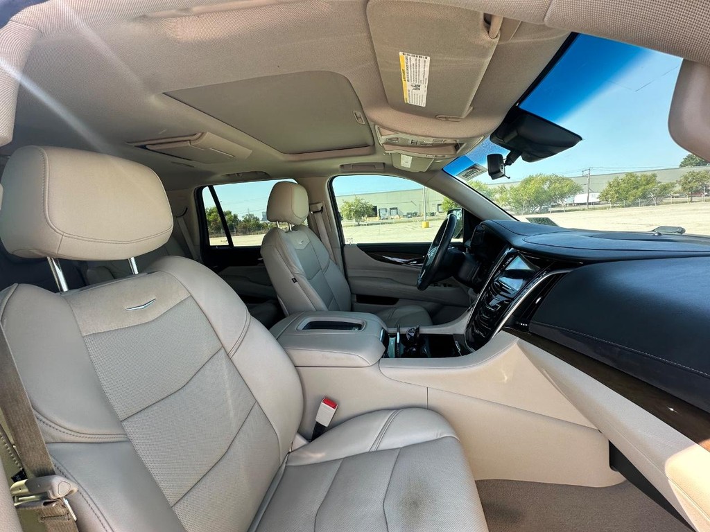 Cadillac Escalade Vehicle Full-screen Gallery Image 13