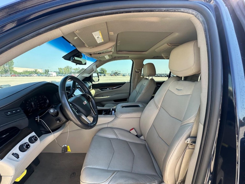 Cadillac Escalade Vehicle Full-screen Gallery Image 16