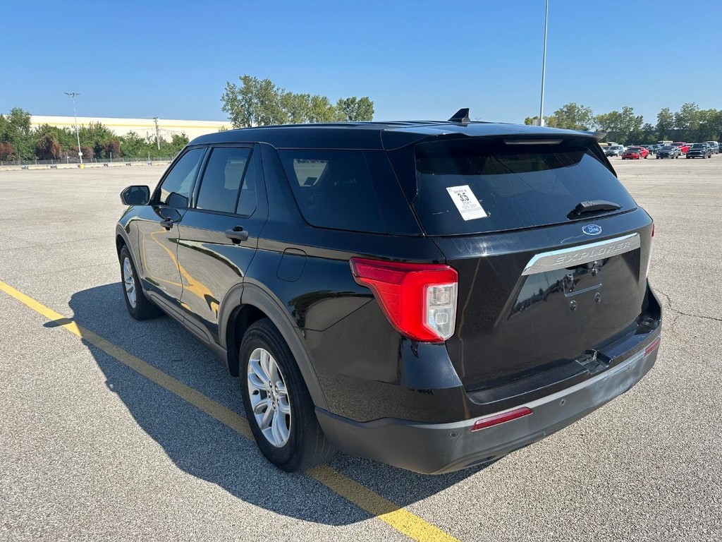 Ford Explorer Vehicle Full-screen Gallery Image 3