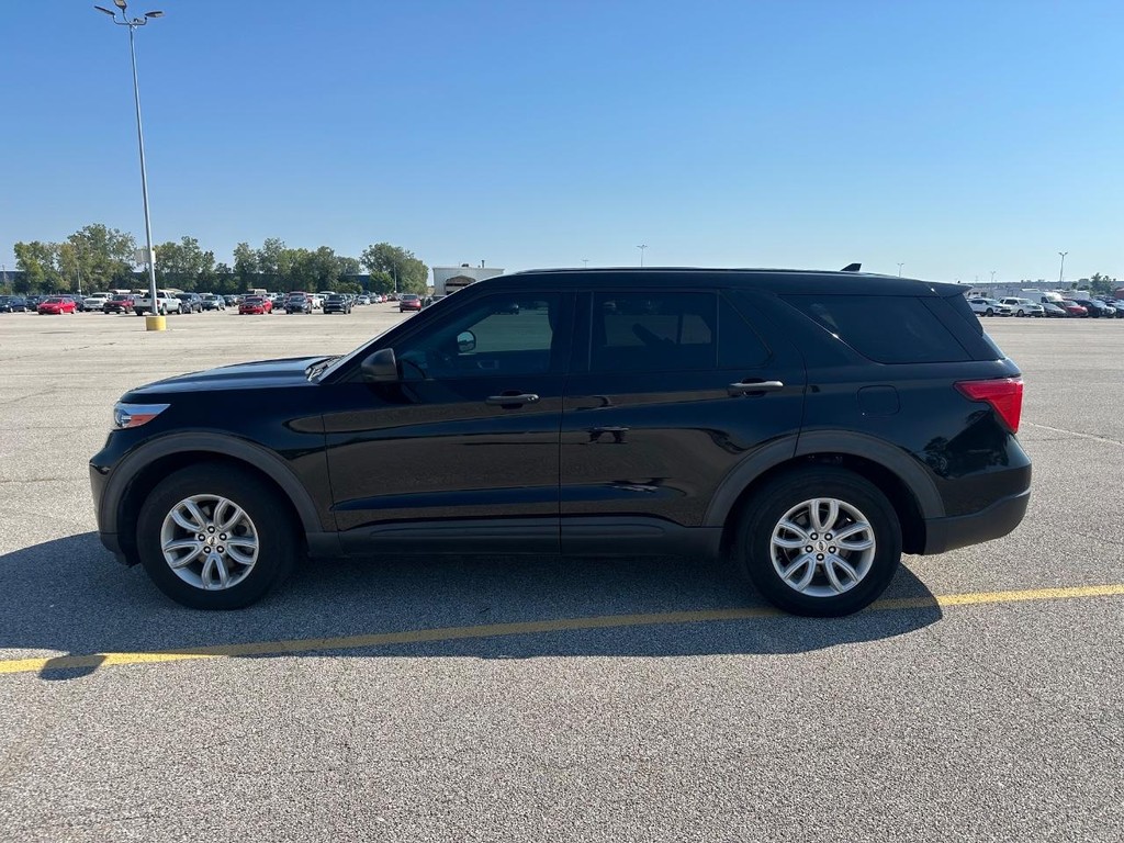 Ford Explorer Vehicle Full-screen Gallery Image 8