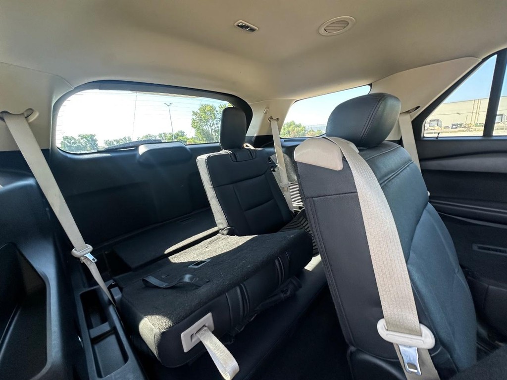 Ford Explorer Vehicle Full-screen Gallery Image 12
