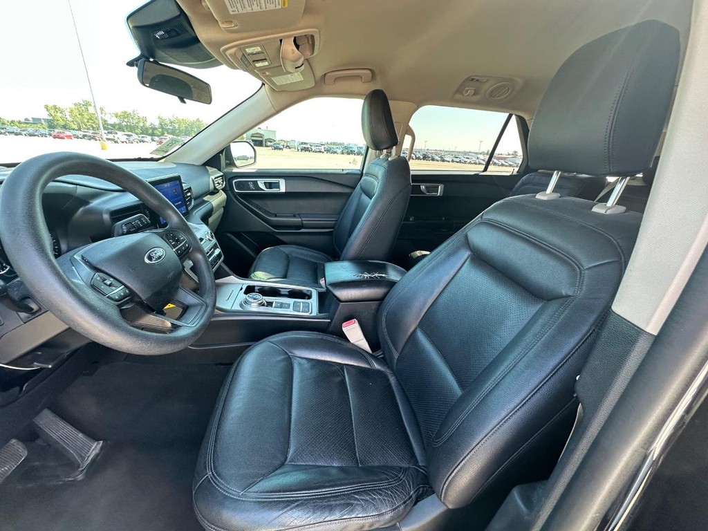 Ford Explorer Vehicle Full-screen Gallery Image 15