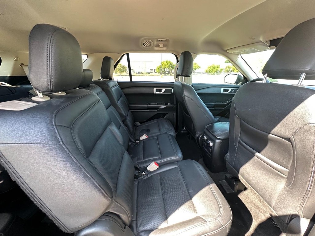 Ford Explorer Vehicle Full-screen Gallery Image 17