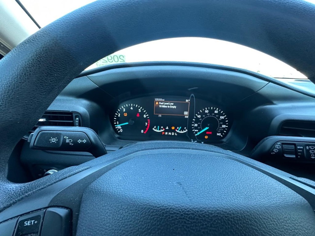 Ford Explorer Vehicle Full-screen Gallery Image 18
