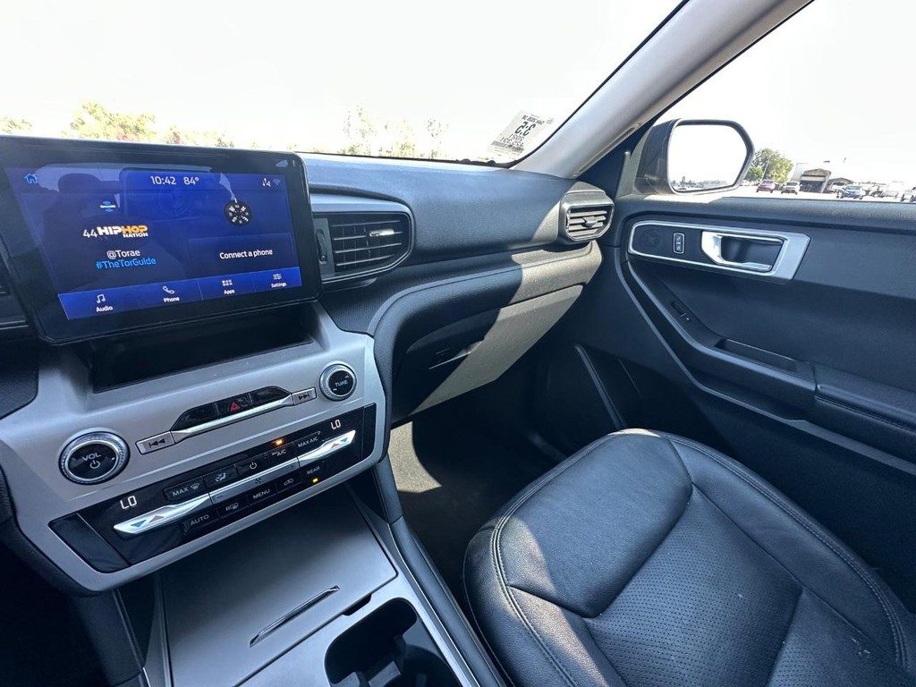 Ford Explorer Vehicle Full-screen Gallery Image 19