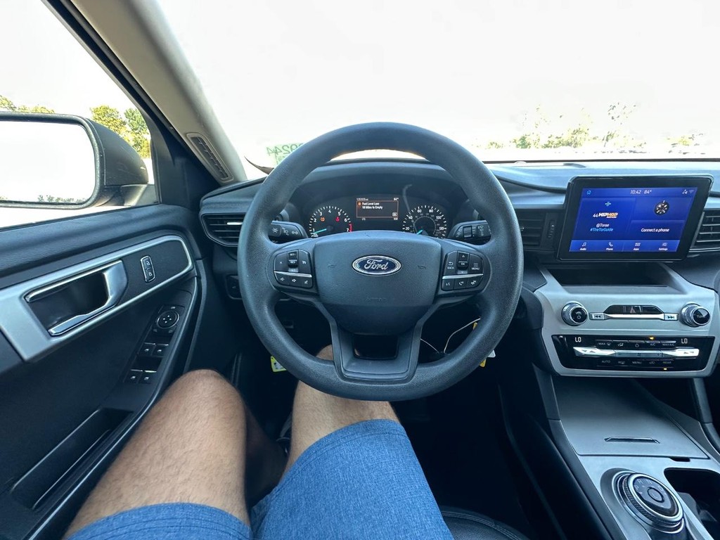 Ford Explorer Vehicle Full-screen Gallery Image 21