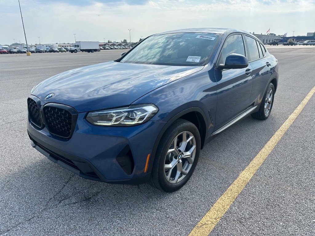 BMW X4 Vehicle Full-screen Gallery Image 07
