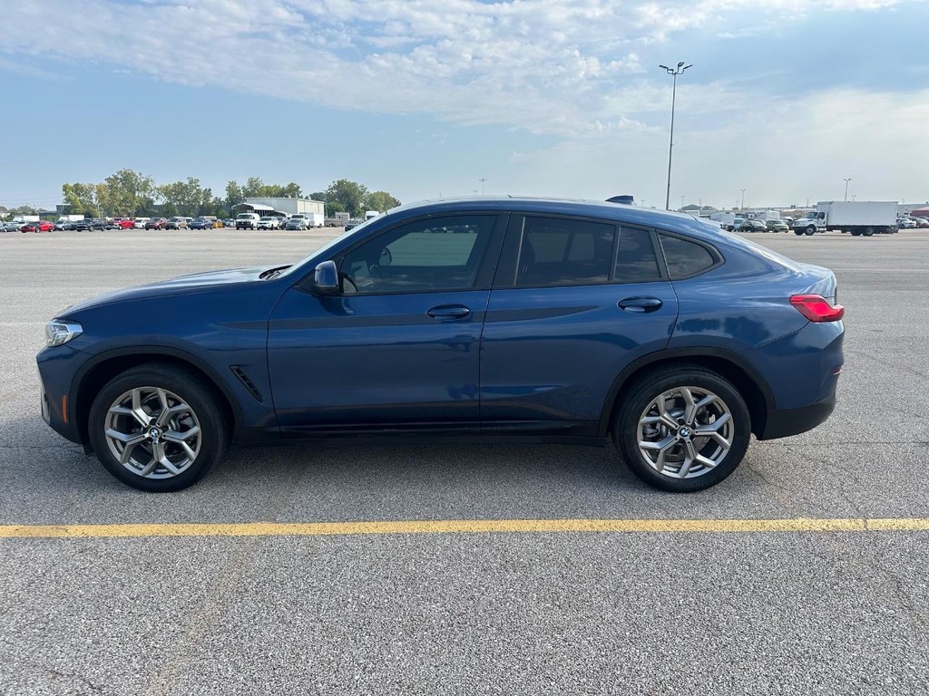 BMW X4 Vehicle Full-screen Gallery Image 08