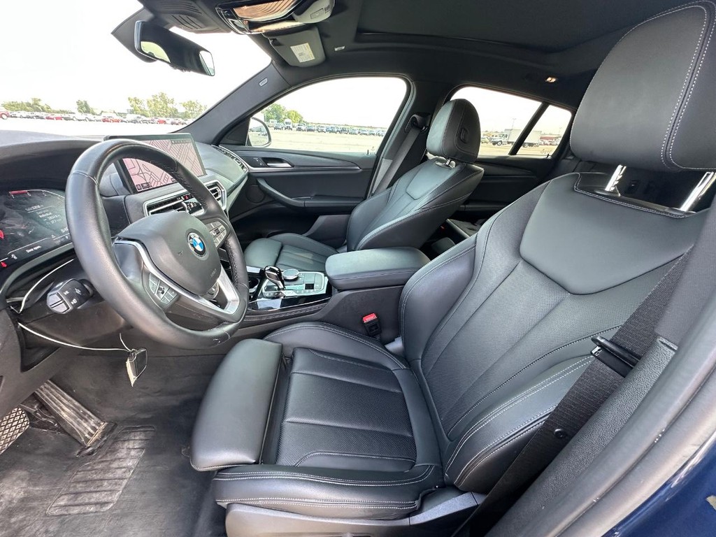 BMW X4 Vehicle Full-screen Gallery Image 09