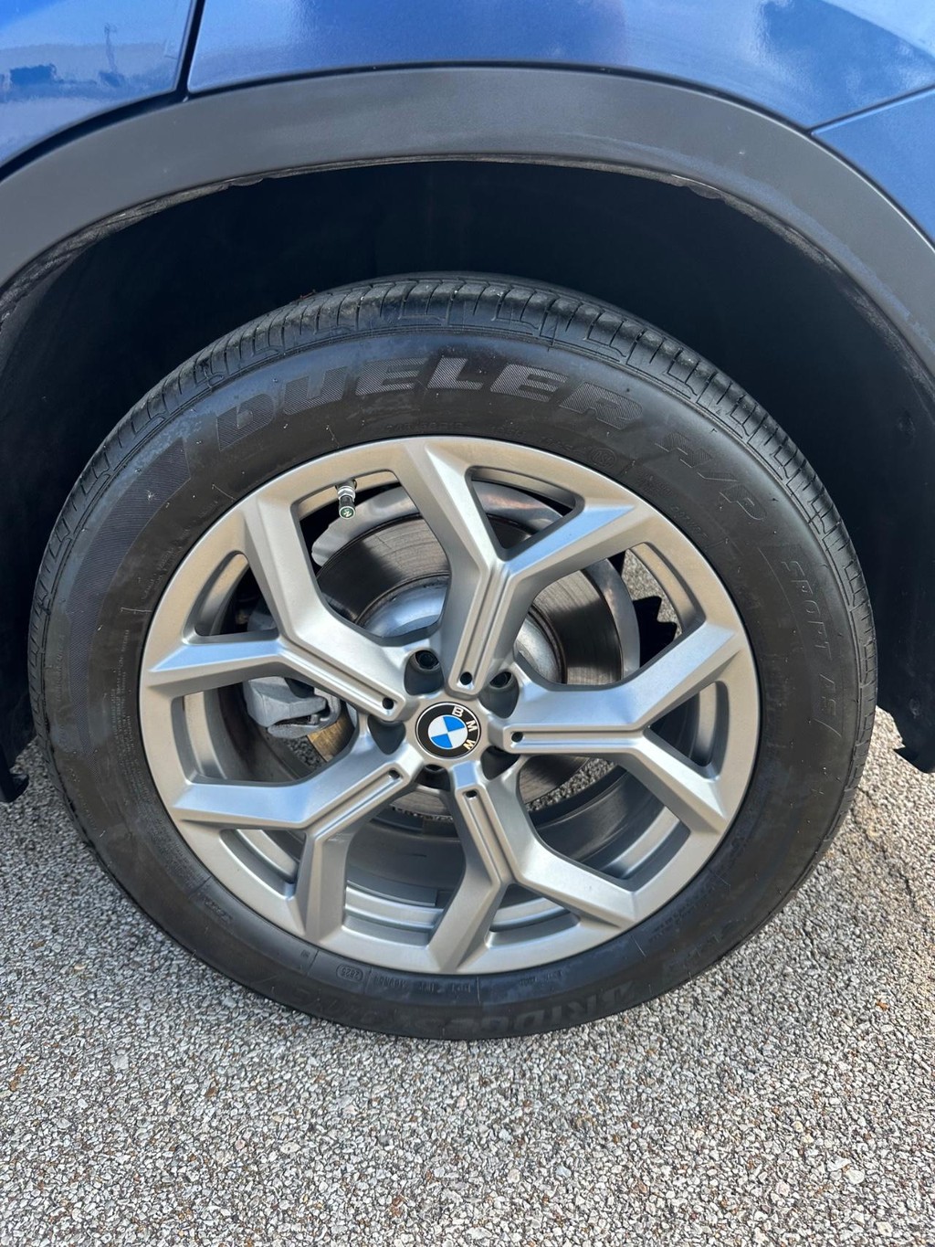 BMW X4 Vehicle Full-screen Gallery Image 10