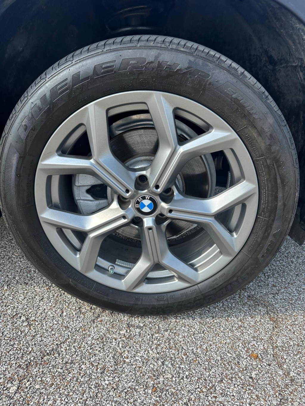 BMW X4 Vehicle Full-screen Gallery Image 12