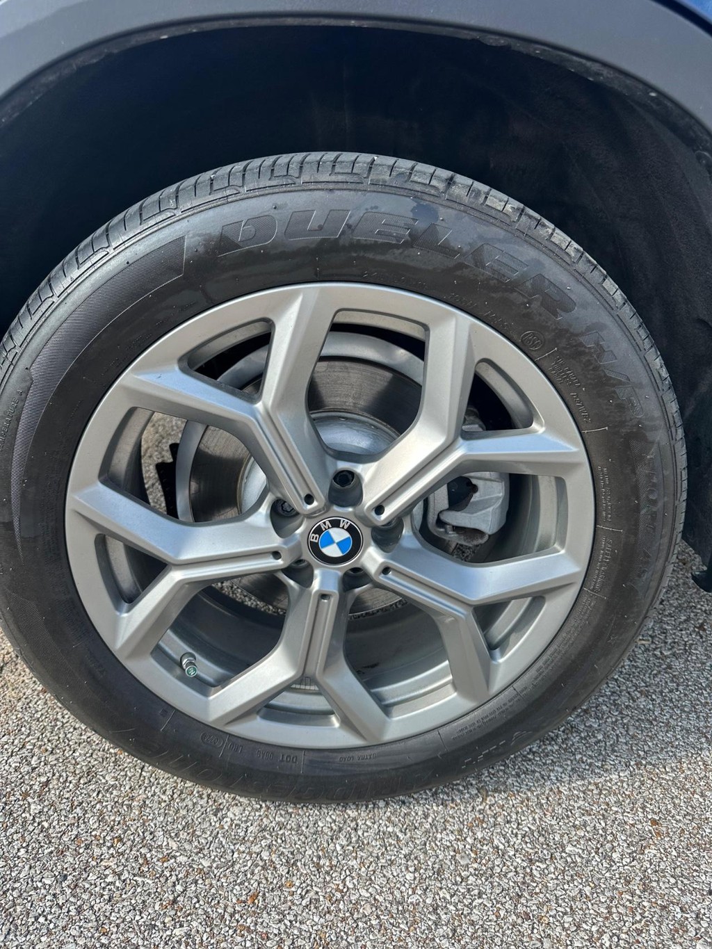 BMW X4 Vehicle Full-screen Gallery Image 13