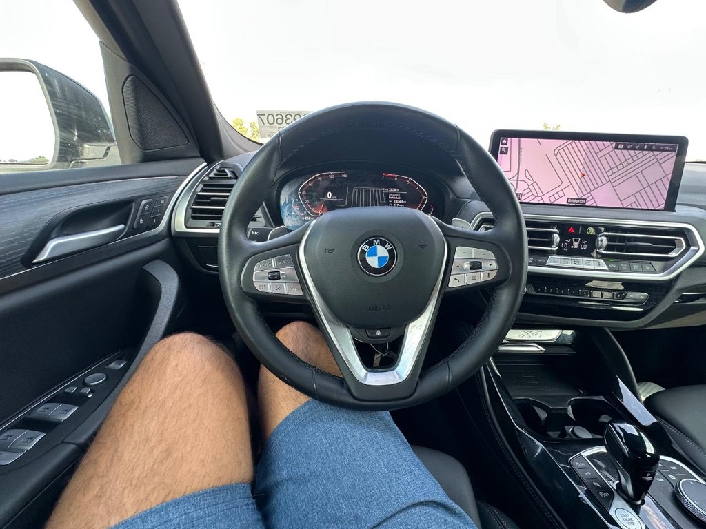 BMW X4 Vehicle Full-screen Gallery Image 21