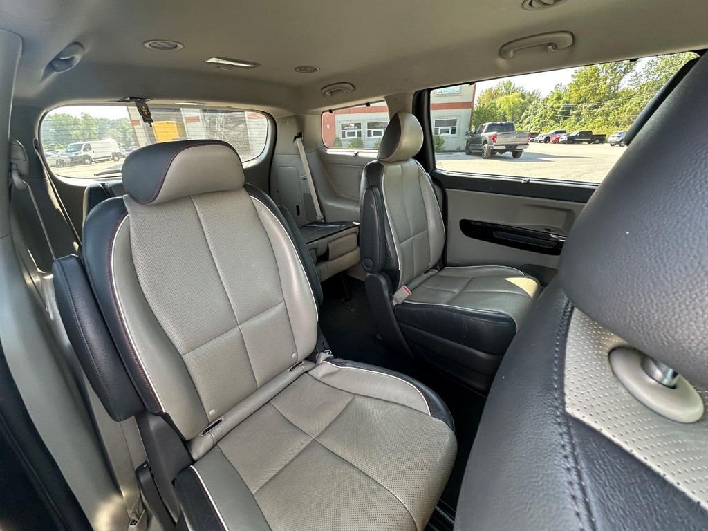 Kia Sedona Vehicle Full-screen Gallery Image 4