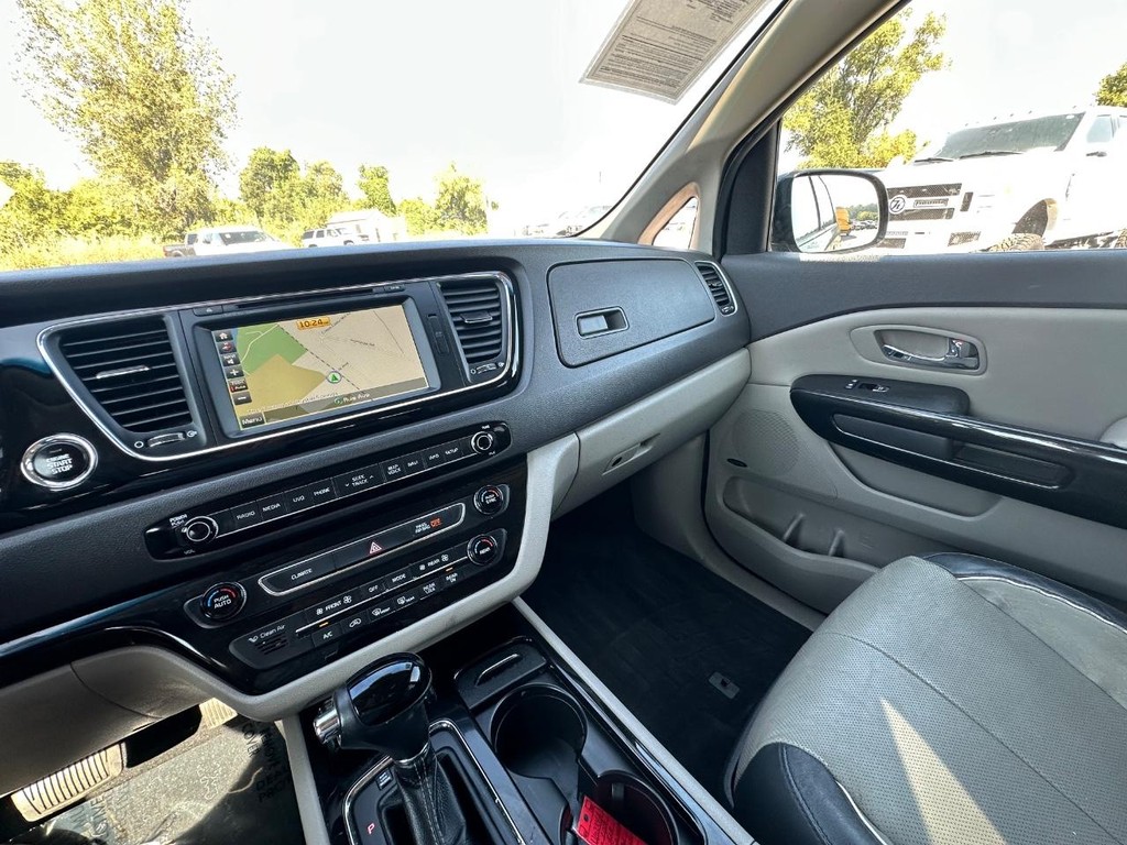 Kia Sedona Vehicle Full-screen Gallery Image 20