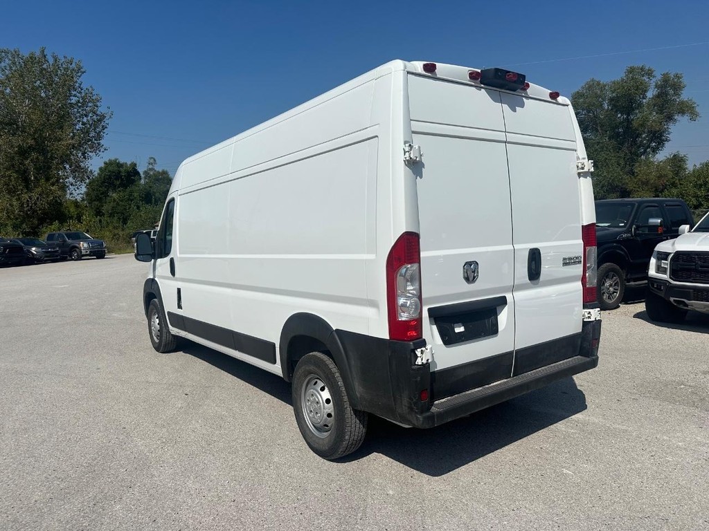 Ram ProMaster Cargo Van Vehicle Full-screen Gallery Image 4