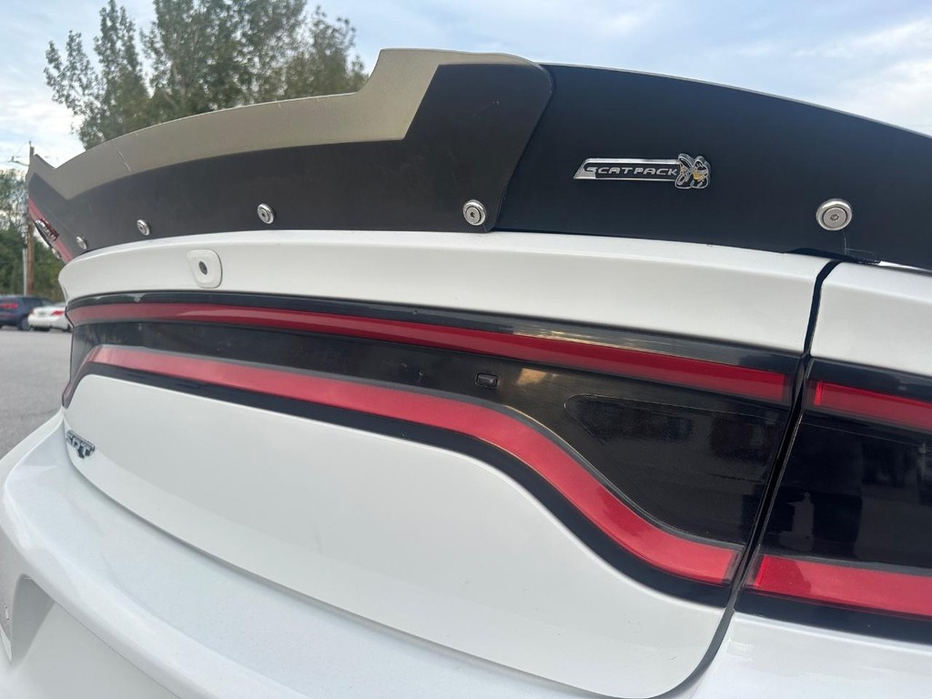 Dodge Charger Vehicle Full-screen Gallery Image 7