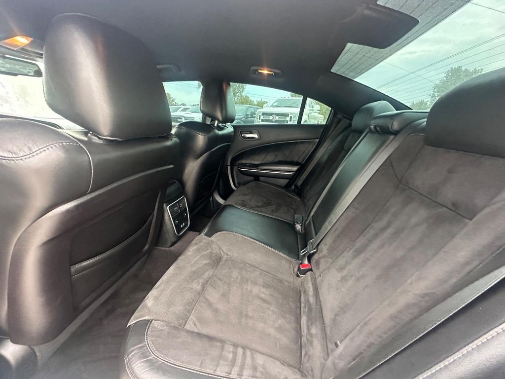 Dodge Charger Vehicle Full-screen Gallery Image 15