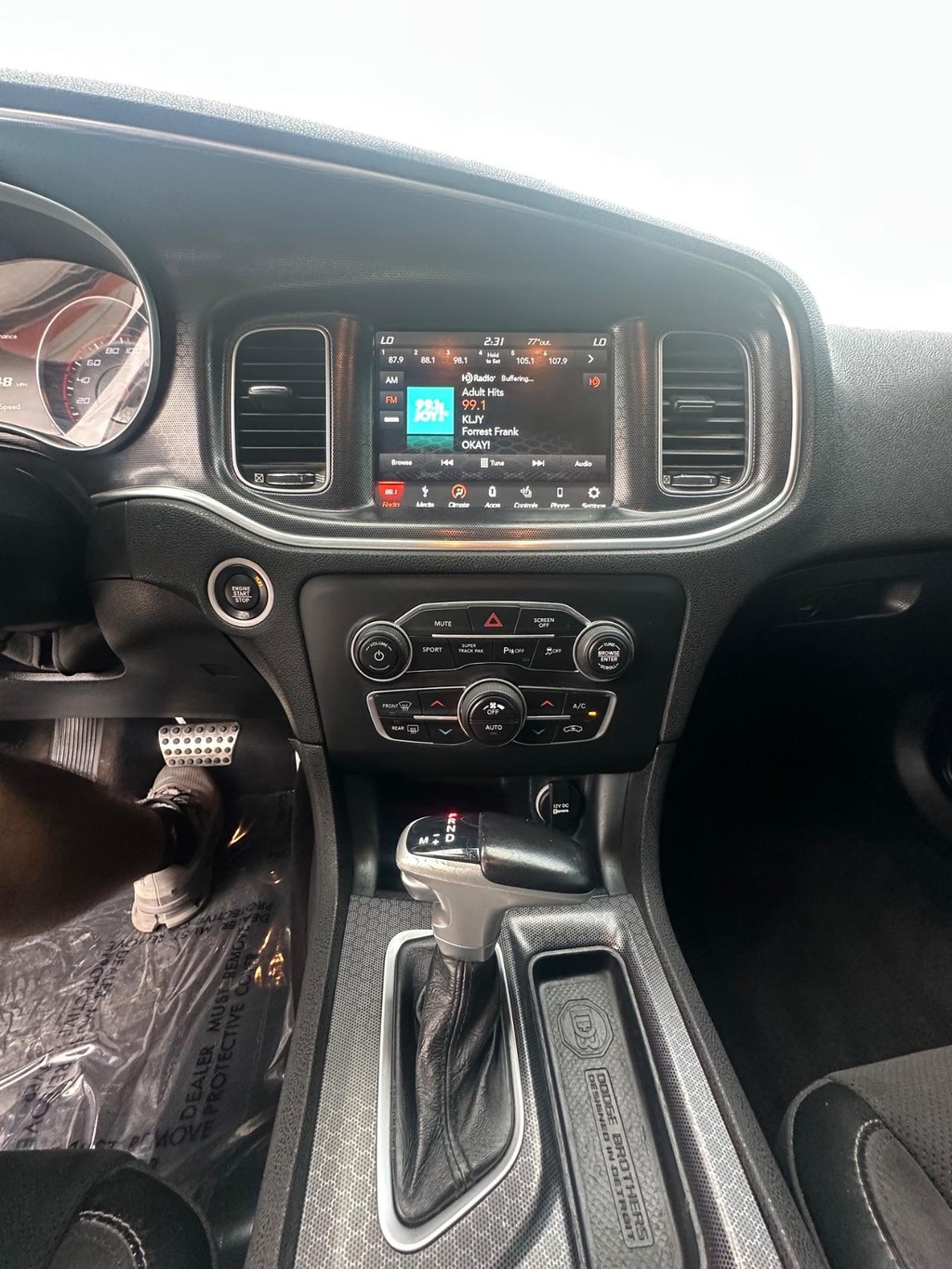 Dodge Charger Vehicle Full-screen Gallery Image 20