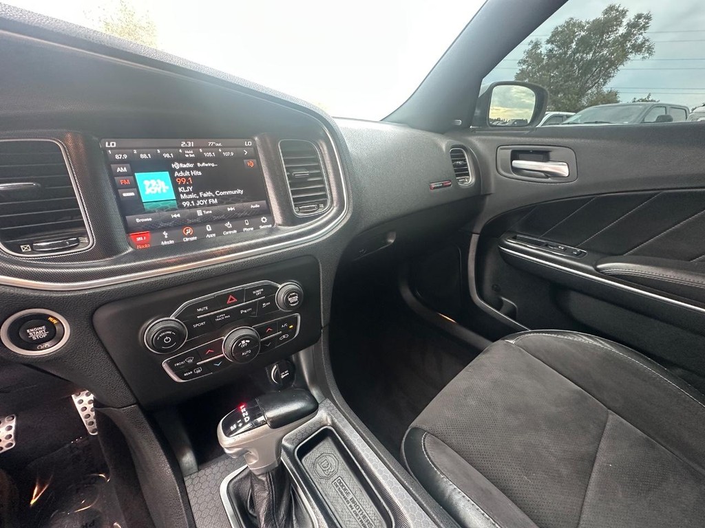 Dodge Charger Vehicle Full-screen Gallery Image 25