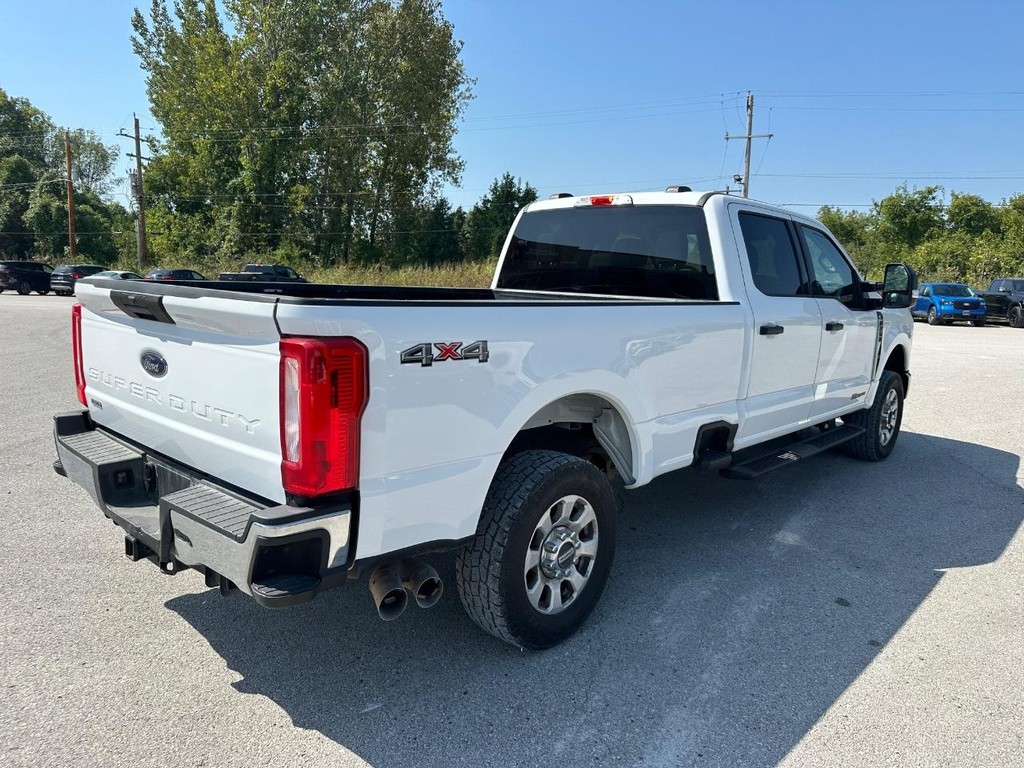 Ford Super Duty F-250 SRW Vehicle Full-screen Gallery Image 5