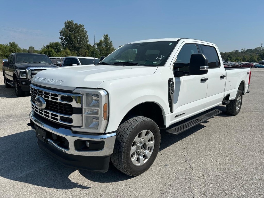 Ford Super Duty F-250 SRW Vehicle Full-screen Gallery Image 7