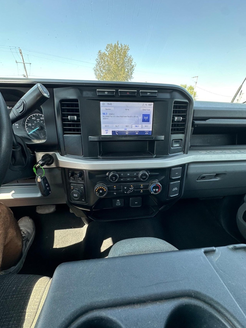Ford Super Duty F-250 SRW Vehicle Full-screen Gallery Image 15