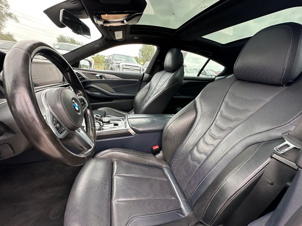 BMW 8 Series Vehicle Full-screen Gallery Image 13