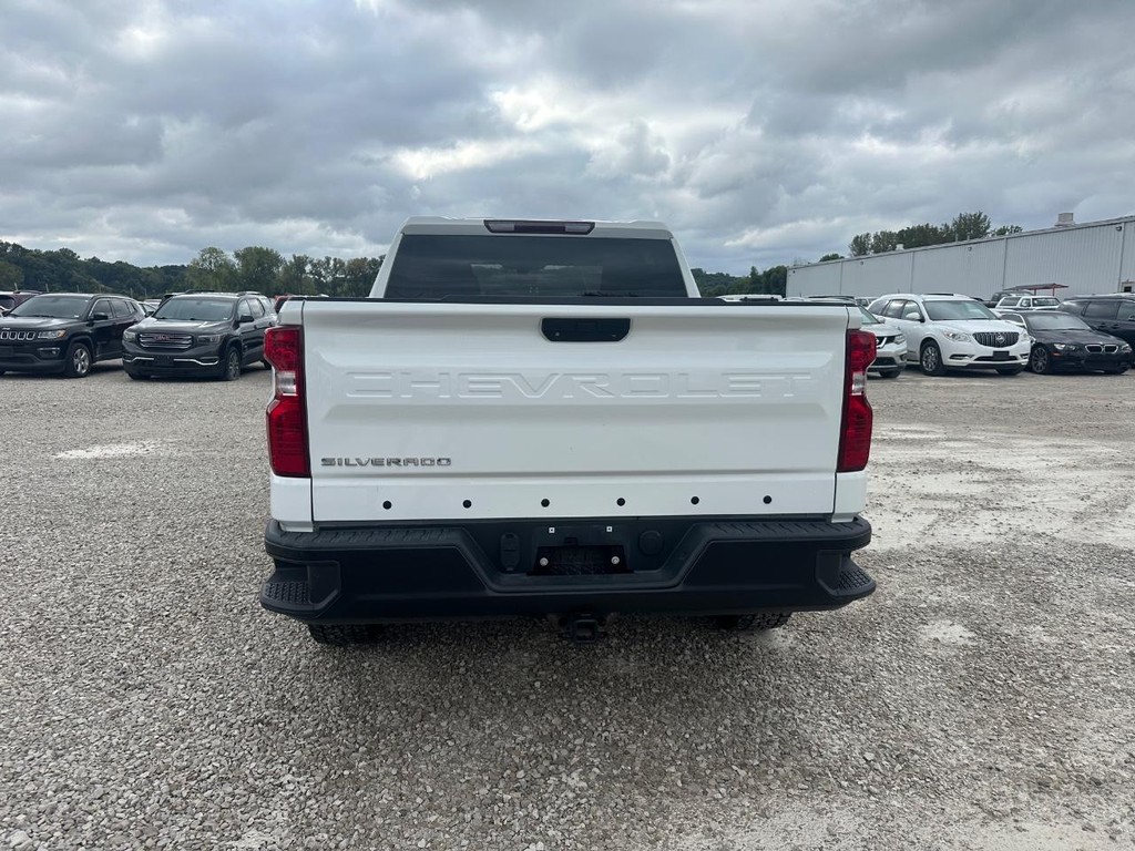 Chevrolet Silverado 1500 Vehicle Full-screen Gallery Image 2