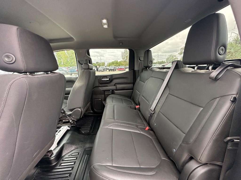 Chevrolet Silverado 1500 Vehicle Full-screen Gallery Image 12