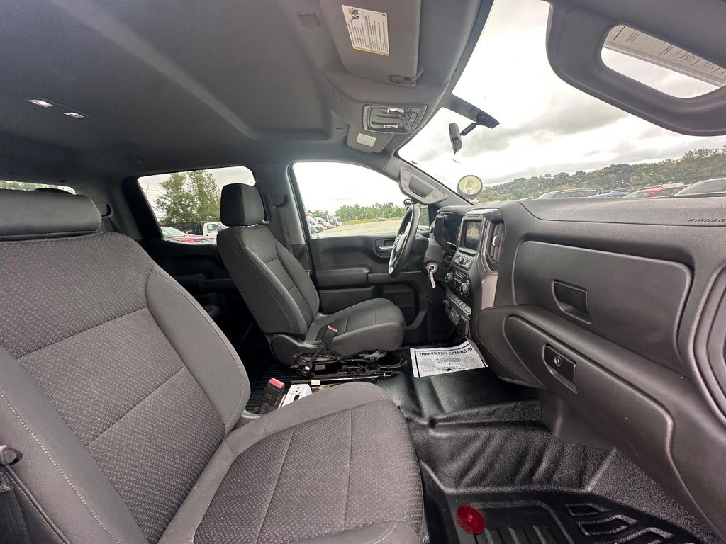 Chevrolet Silverado 1500 Vehicle Full-screen Gallery Image 14