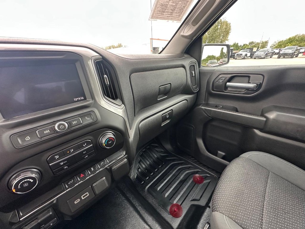 Chevrolet Silverado 1500 Vehicle Full-screen Gallery Image 17