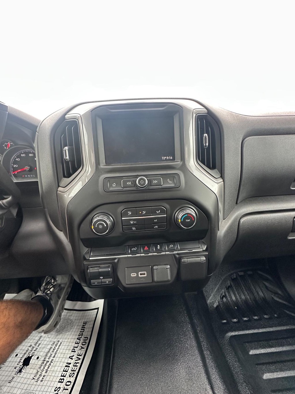 Chevrolet Silverado 1500 Vehicle Full-screen Gallery Image 18