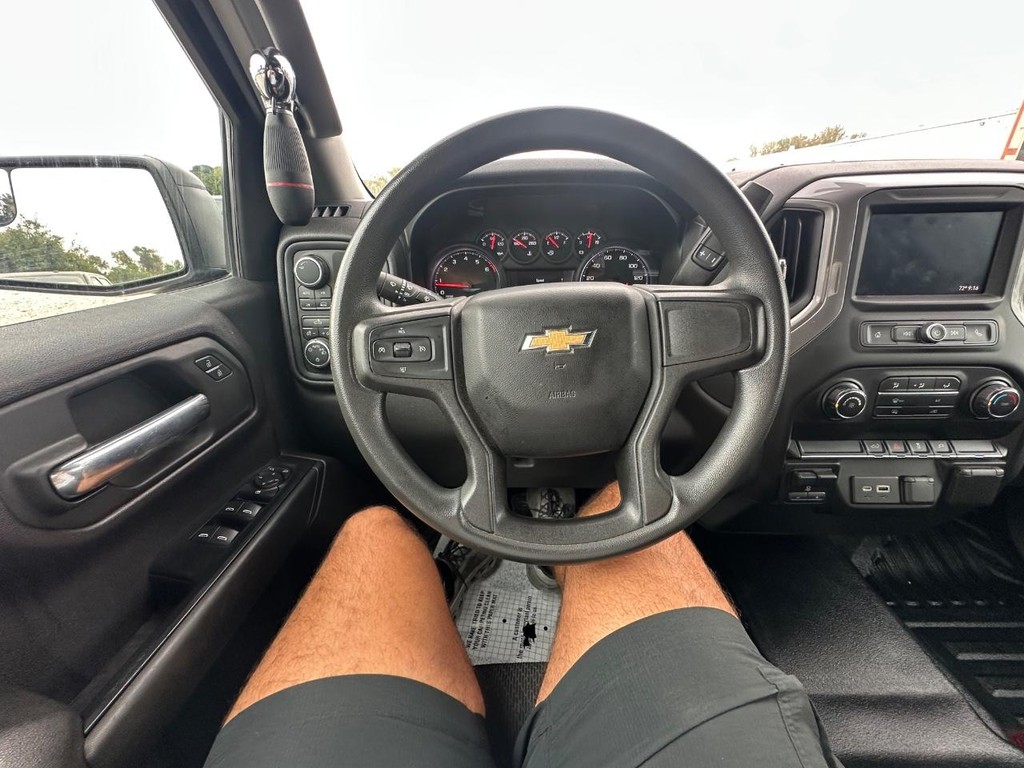 Chevrolet Silverado 1500 Vehicle Full-screen Gallery Image 21