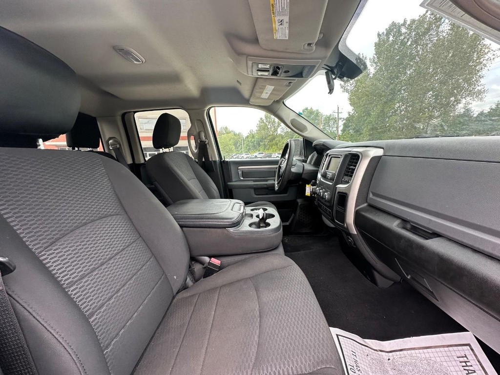 Ram 1500 Classic Vehicle Full-screen Gallery Image 16