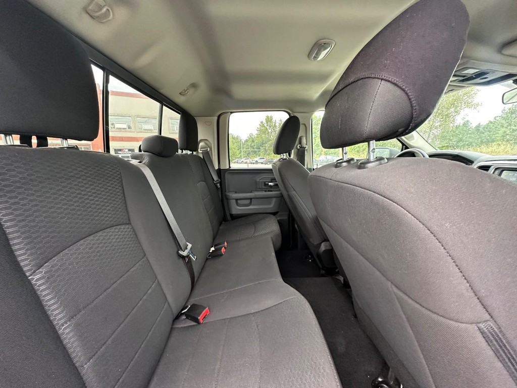 Ram 1500 Classic Vehicle Full-screen Gallery Image 21