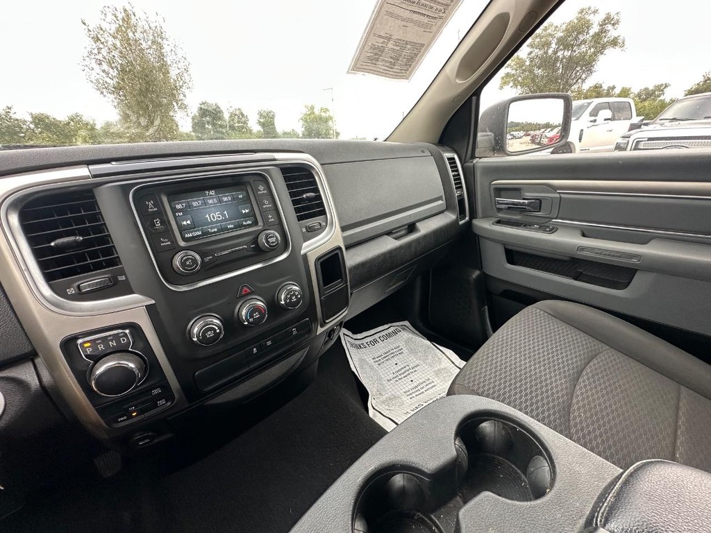 Ram 1500 Classic Vehicle Full-screen Gallery Image 23