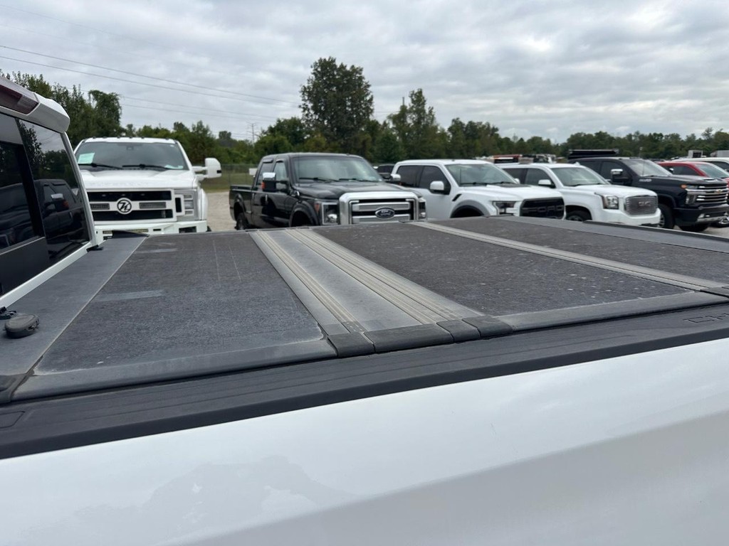 Chevrolet Silverado 1500 Vehicle Full-screen Gallery Image 15