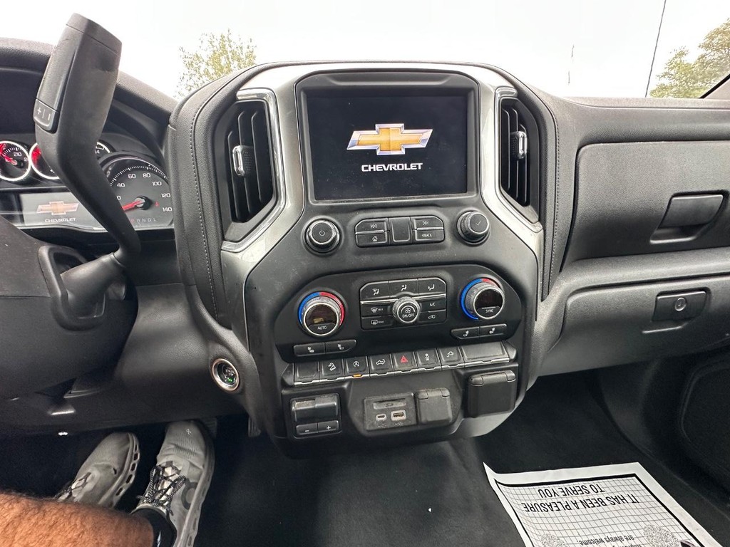 Chevrolet Silverado 1500 Vehicle Full-screen Gallery Image 20