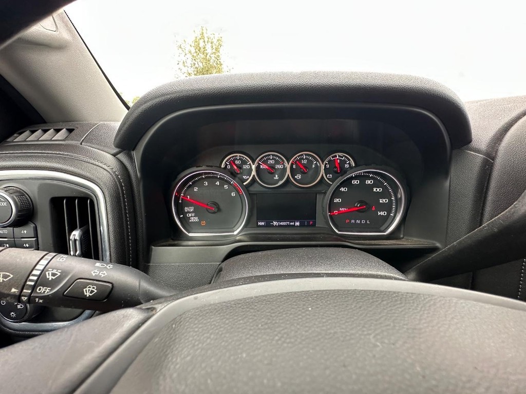 Chevrolet Silverado 1500 Vehicle Full-screen Gallery Image 24