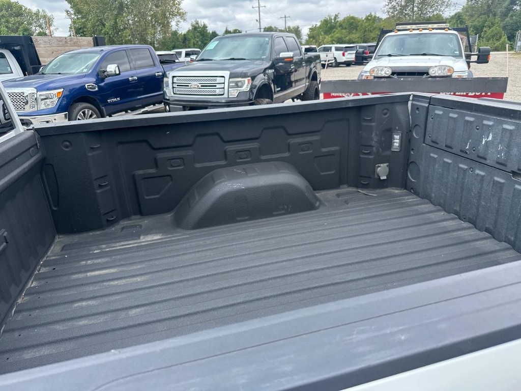 GMC Sierra 1500 Vehicle Full-screen Gallery Image 12