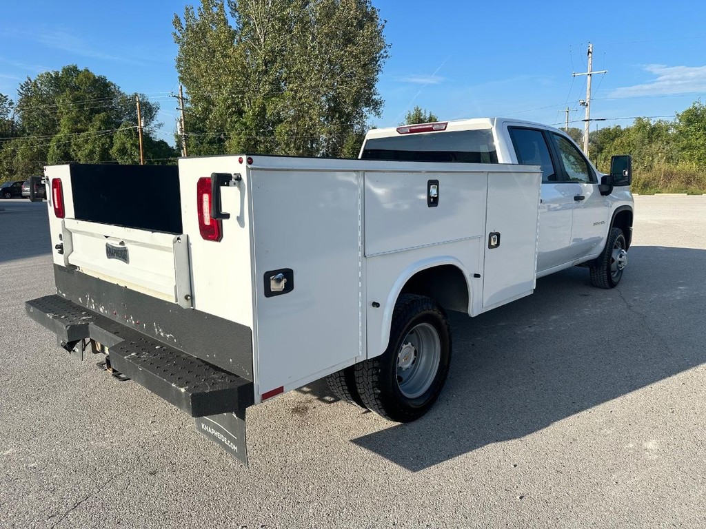 Chevrolet Silverado 3500HD CC Vehicle Full-screen Gallery Image 2